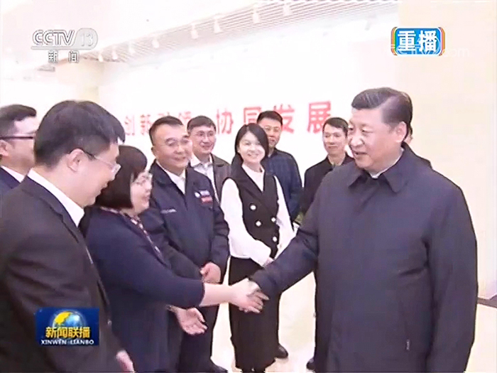 习近平总书记亲切接见万象城官网生物工程学院院长王敏教授